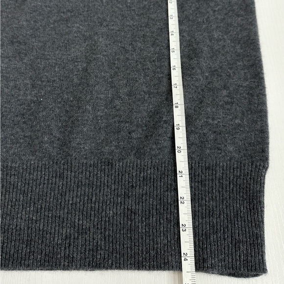 EQUIPMENT Femme Delafine Turtleneck Cashmere Sweater Size Medium - Picture 5 of 8